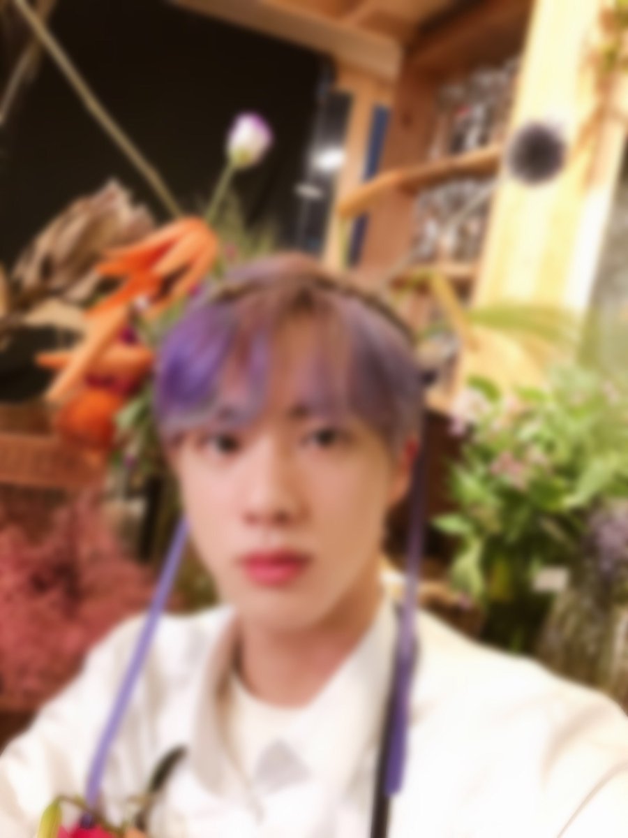 BE_BTSGALAXY's tweet photo. [Weverse x @BTS_twt]

[ Jin ]

🇫🇷🇳🇱

Run BTS

© choi_bts2 | #Doudi https://t.co/tDPwBaV15G