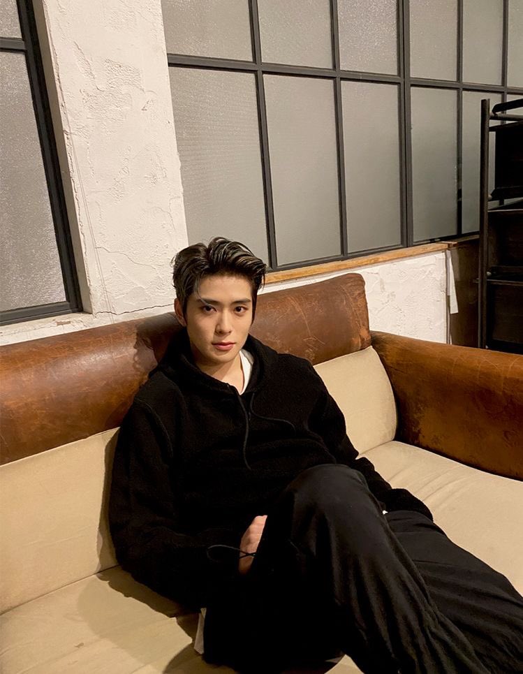 We’re Not Actually Strangers

; jaehyun au.