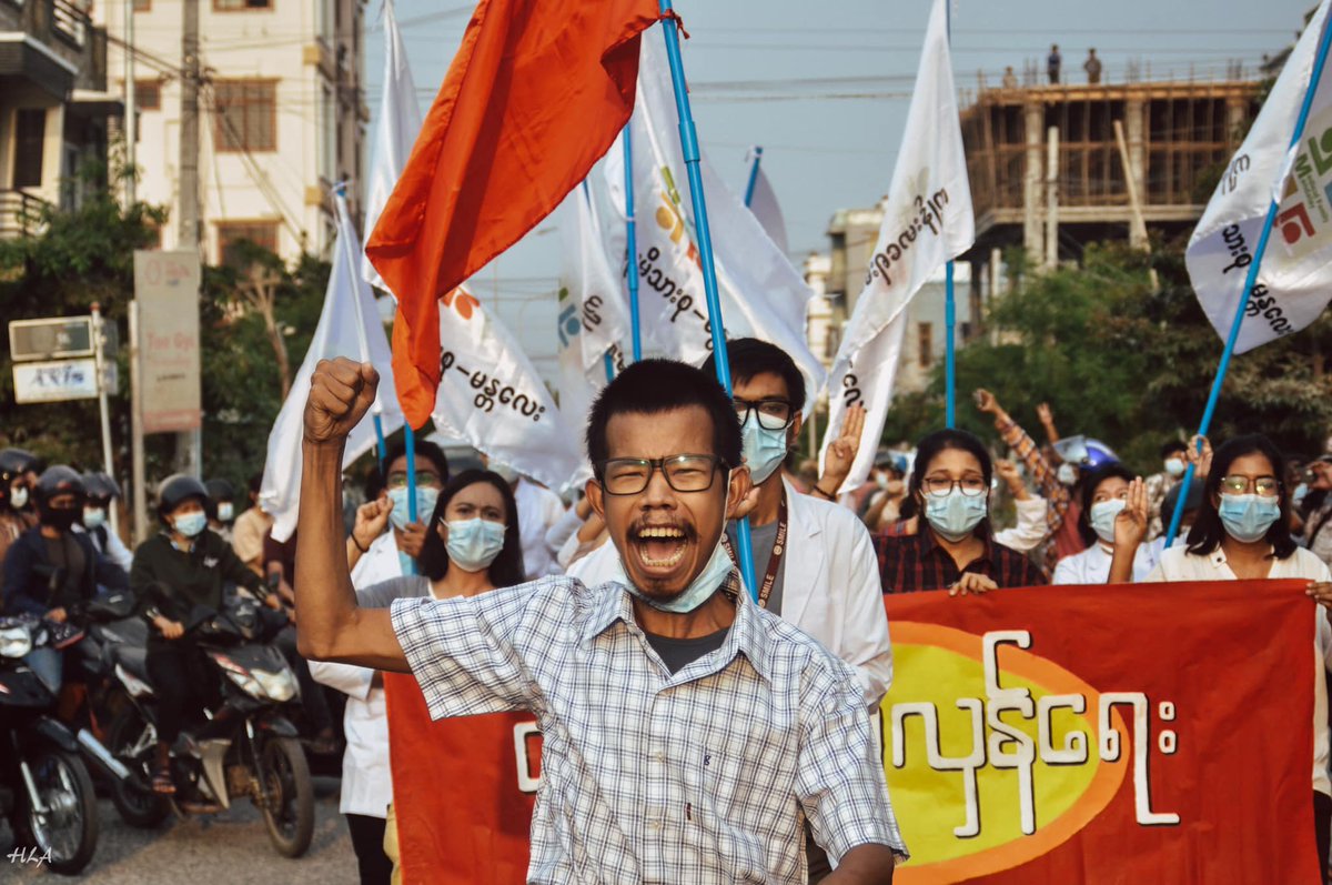#Apr10Coup Mandalay

HAPPENING NOW: TayZar San leading the protest in Mandalay late afternoon.  

Photo by HLA

#WhatsHappeningInMyanmar #Myanmar