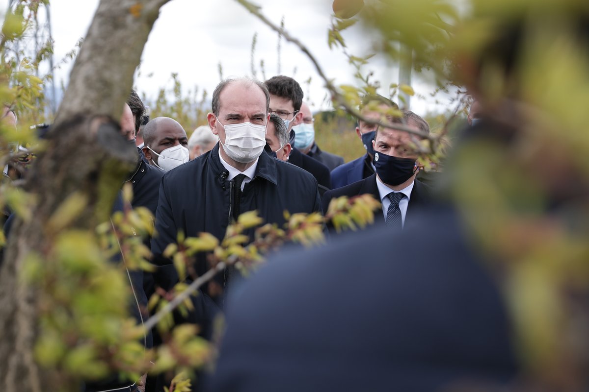 JeanCASTEX's tweet photo. Il faut remonter à 1991 pour recenser un épisode climatique comparable à celui qui a ravagé nos exploitations agricoles.
Au-delà de notre indéfectible soutien, le secteur agricole attend une réponse puissante et immédiate de l’État.
Il sera au rendez-vous. https://t.co/OQHZYa0cRT
