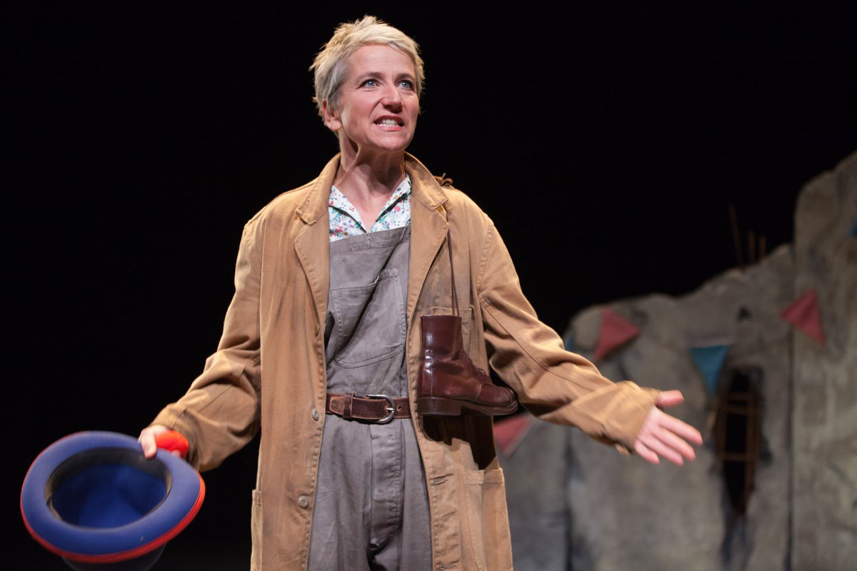 theBarnTheatre's tweet photo. It’s time for a show! Treat yourself to one of our ⭐️⭐️⭐️⭐️⭐️productions, available to stream from home this weekend for under £15! #BarnAtHome
🎟👉 https://t.co/J96CD69py9 https://t.co/eRSHgf2RTp