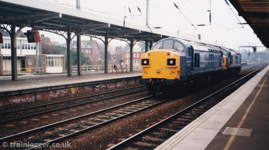 trainlogger's tweet photo. On This Day - 10th April 1996 at Ipswich.
37013 and 37203.
56084.
86623.

#onThisDay #trains #mainline #loadhaul #freightliner95
Join today! https://t.co/1rvGenkr7H #trainlogger https://t.co/rfwy1e9dzm