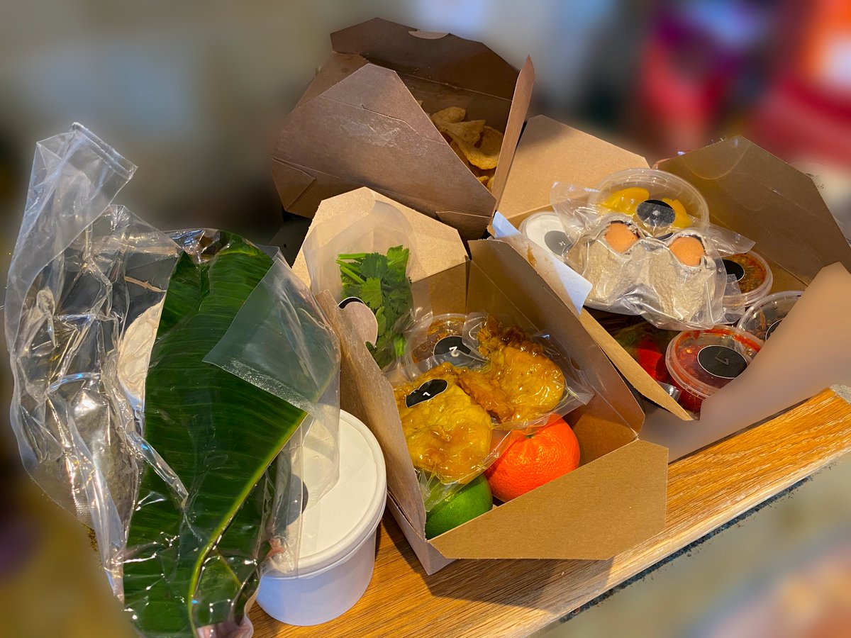 <a href="/farangLDN/">Farang London</a> seabass feast unboxed! All looks amazing, and we'll be eating *very* well tonight 🇹🇭🐟 <a href="/thedishpatch/">Dishpatch</a>