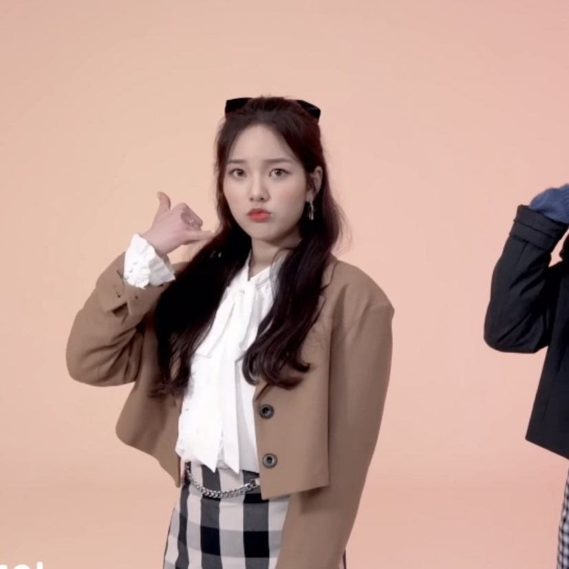 soojinelee's tweet photo. ring ring! someone called me and here i am! hello..? are you perhaps the one who called me? :O long time no see, soojintuals. <3 https://t.co/kifD3IWBnA