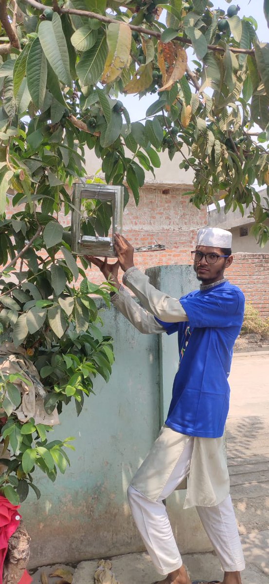 dcseLEAD's tweet photo. Sufficient #water &amp; food is a must during #summer. 

#Leader Sameer from Giriraj Degree college prepared 3 bird feeders out of tin boxes &amp; installed it near his home at Chandur Village, Nizamabad.
#birds #initiative #birds #birdfeeder #bestofwaste #savebirds https://t.co/2Sbez325al