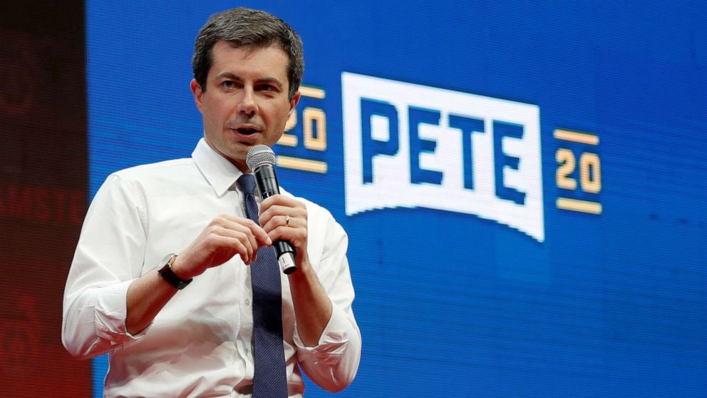 ID 287 :  @PeteButtigieg, oui oui Pete   #Buttigieg, l’ancien candidat à la présidentielle américaine, aujourd’hui Secrétaire d’État aux transports sous Joe BidenIl a étudié à   #Harvard en même temps que   #Zuckerberg et a été le 284ème inscrit sur   #FacebookTout simplement le boss
