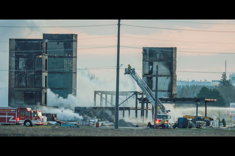 Bradford Hotel Fire 

A hotel under construction at Highway 400 &amp; Highway 88 burned down earlier this morning.

These amazing 📸 pictures were captured by Paul Novosad. He deserves all the credit for these wow.