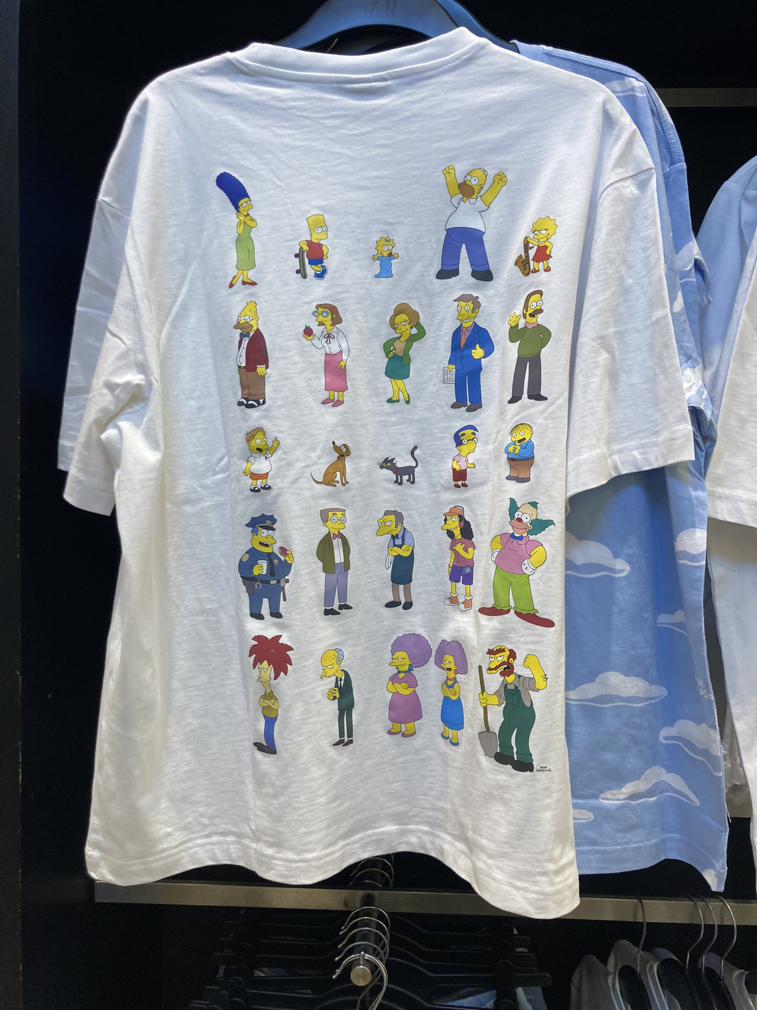 Simpsonsfanclubjapan H Mでシンプソンズのtシャツやハーフパンツが大人気 ラルフの刺繍tシャツ やバックプリントtシャツ 早く買いに行かないと売り切れますよ 2 2 シンプソンズ Simpsons