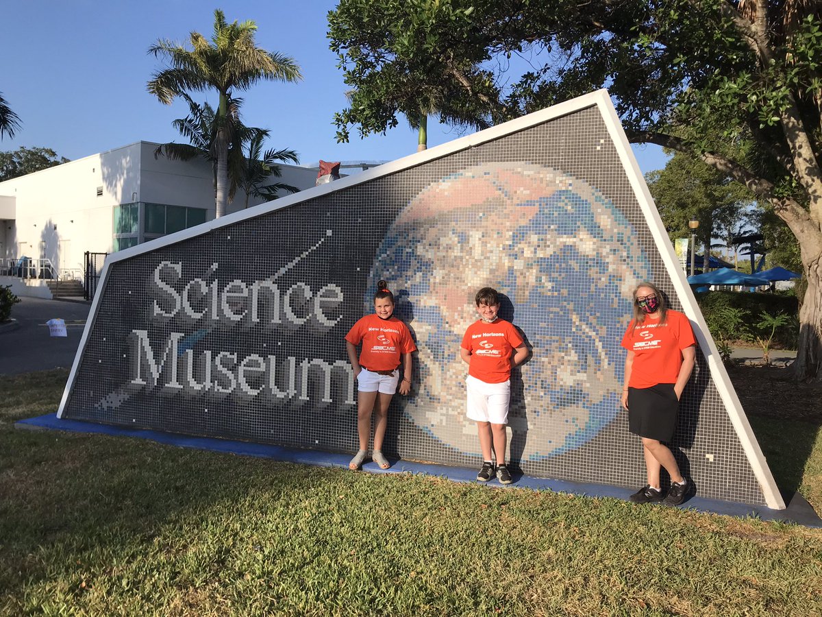 MsSchuler2's tweet photo. Another year at @SFScienceCenter for #EngineerIt with a smaller crew https://t.co/XlGQDm9Wfh