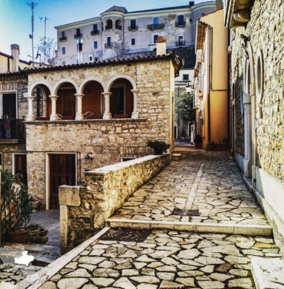 NotizieB's tweet photo. Tra i borghi protagonisti
Gesualdo in Campania
@cronachecampane @campaniaenogas1 @Carmen24583545
@PakoDellas

Torquato Tasso lo celebrava come la “terra fortunata, aprica, che inonda e porta a più felici genti” e si illudeva di sentire “l’Aufido che da lungi anco risuona” https://t.co/uBTH4LFgAe