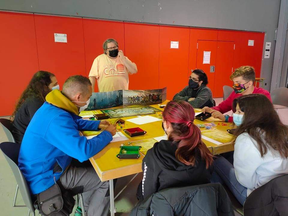oraculosurparla's tweet photo. Mañana de #Educarol en @Juventud_Parla, ¡apúntate para el próximo sábado, que no te lo cuenten!
#rol #Wargaming #bloodbowl
¡Nuestros jugadores han explorado la Grecia Mítica, han sido Vikingos pisando las costas de España y han podido apreciar el deporte rey que es Bloodbowl! https://t.co/7HI5lSh9As