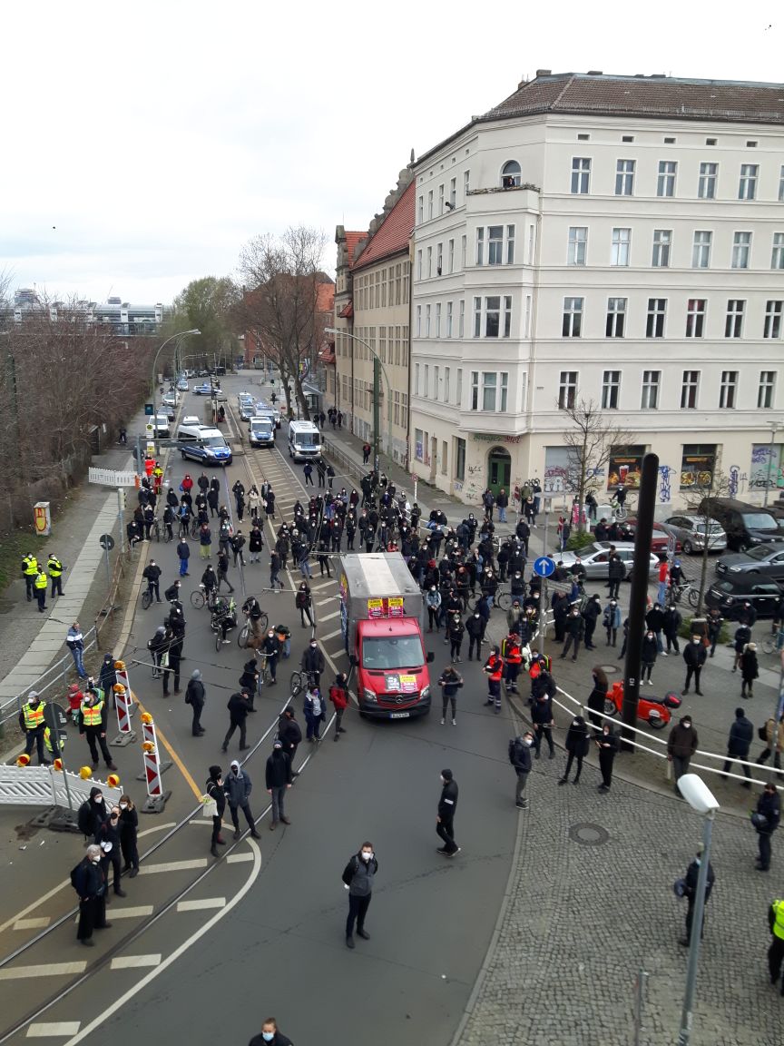 besetzenberlin's tweet photo. Fotos aus der besetzten Türrschmidtstraße1 #liebig34lebt #b1004 #besetzen https://t.co/d4AHfWX8uy