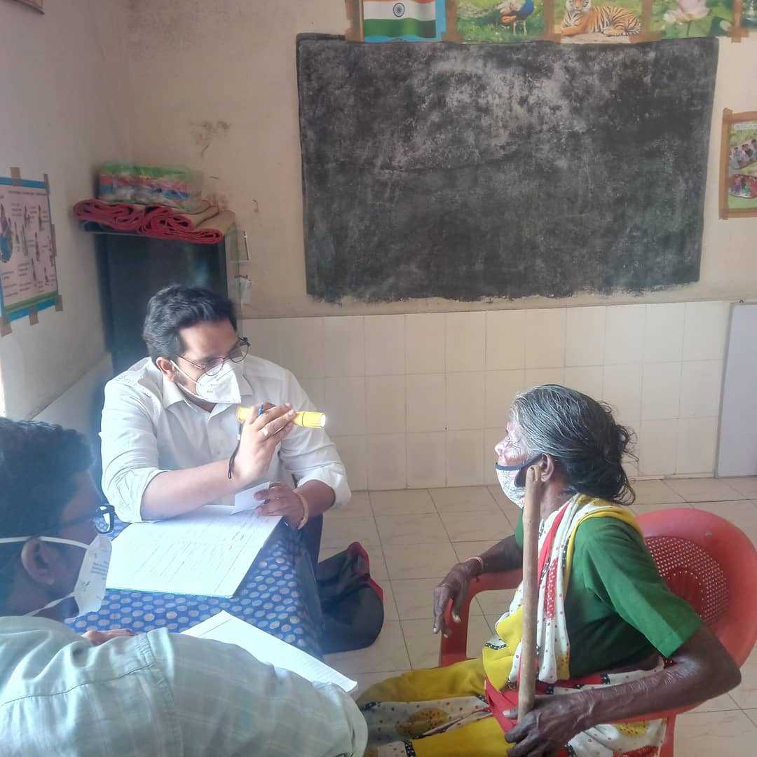 DrNainar's tweet photo. Dr.C.Ram Lingeswaran M.B.B.S,.D.O., Did free eye screening camp and awareness campaign at Ganga Nagar  Chithamani area on 10/4/21  Madurai #drramlingeswaran #drnainarhospital https://t.co/4DuowOCZ0V