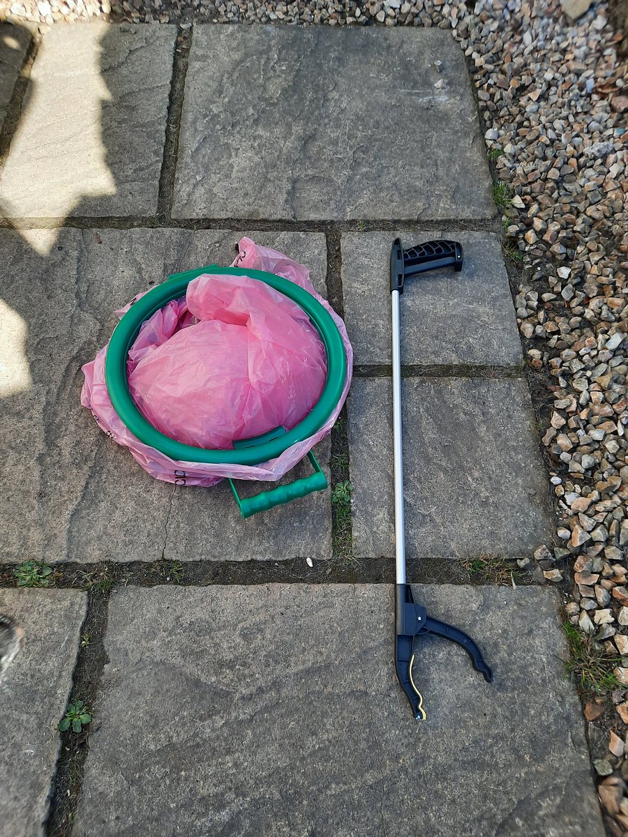 JackiDowie's tweet photo. #DoingMyBit for the local environment this morning, #volunteering to do a #litterpick. Next one in #Tillicoultry &amp; #Devonside is Saturday 8th May. Equipment can be collected from Baptist Church in Tillicoultry at 10am. Pop it in your diary! @KSBScotland @ClacksCouncil https://t.co/nGWSUQKweb