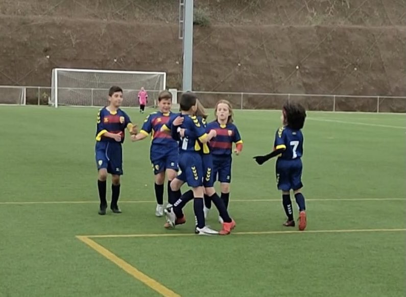 sommaresmefc's tweet photo. ❗️Partidàs del #benjaminasso!! 

👉🏽 L’equip de @Samuel980815 ha guanyat 3-4 a l’Olot en una victòria molt treballada i després d’aguantar l’últim quart amb un menys! 💪

⚽️ Gols de Faissal (2), Akram i Víctor!! https://t.co/SugNTMdkbN
