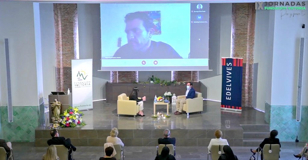 Compartir mesa redonda con <a href="/dchicapardo/">Domingo Chica Pardo</a> <a href="/SrGautier/">Miguel Ángel Gautier</a> moderada por <a href="/charovl/">CHARO V</a> sobre la evaluación planteada como evidencia de aprendizaje en #JFV21 Jornadas <a href="/fvictoria_es/">Fundación Victoria</a>, implica admirar sus ideas sobre los procesos de transformación del aprendizaje y aprender mucho. ¡Gracias!