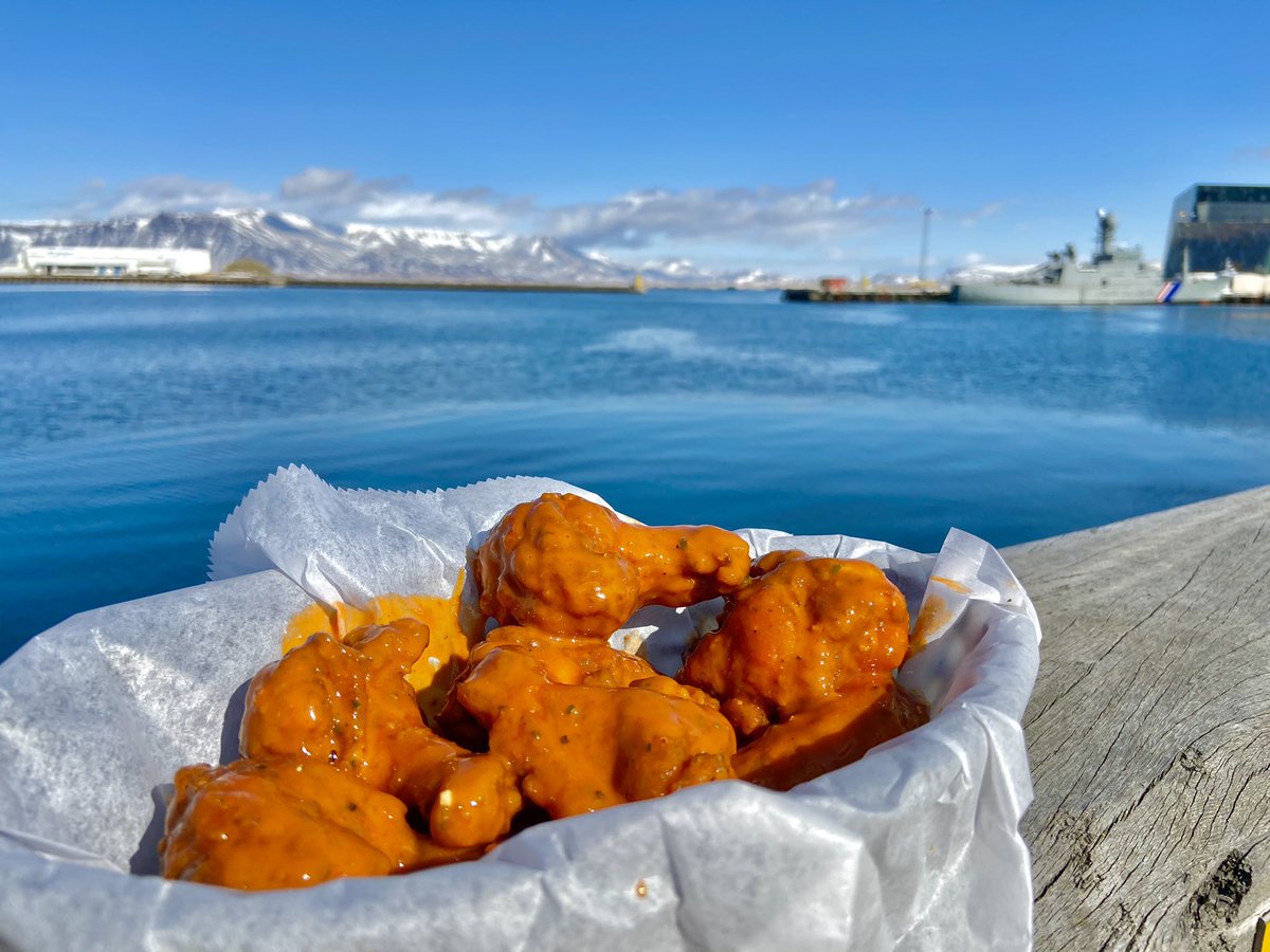 vaengjavagninn's tweet photo. Wings on the water! Open all day Saturday 11:30-21 with wing specials, family specials, new wing sauces, Funky 🍟 and so much more!
Order on https://t.co/U3PqUP6T07 or walk right in to Geirsgata 9 in the old harbor! #justwinginit https://t.co/xyemAUXadd