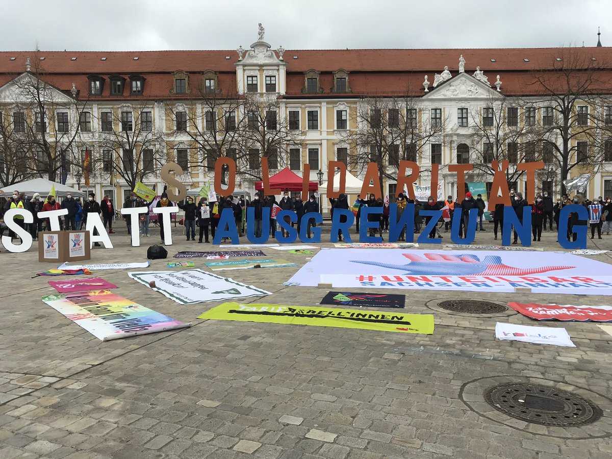 LinksfraktionSt's tweet photo. Heute hat @unteilbar_lsa eine Kampagne für mehr Solidarität statt Ausgrenzung und die Stärkung der Demokratie in Sachsen-Anhalt gestartet. Danke für diese Engagement der Vielen! ✊🏼 #unteilbarlsa #unteilbar https://t.co/VEIbO3QLZV