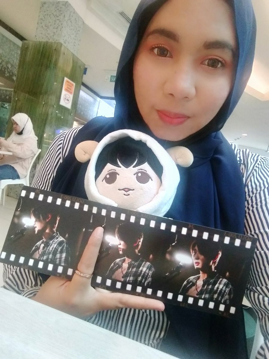 Spend on weekend watching #TheBox movie (ParkChanyeol) &amp;EXO-L <a href="/mihyera6194/">Mae🍒</a>  <a href="/baekhyunajebal/">💖이카💖</a> 

The box make me 😢😭 because I really miss him now. My handsome 동생 #yeol 😘

Thank you <a href="/hanyauntukEXO/">Hanya Untuk EXO ✨</a> for organizing beanie and great freebies.
#HanyaUntukEXO #TheBoxinMY #CHANYEOL