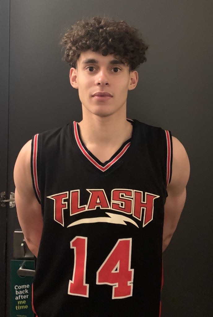 PK Flash 17u Red had a big win over WeR1. 6’1 JP Dockey and 6’2 Anthony Watson were impossible to guard! Their ability to score at all three levels and get in the paint were key.