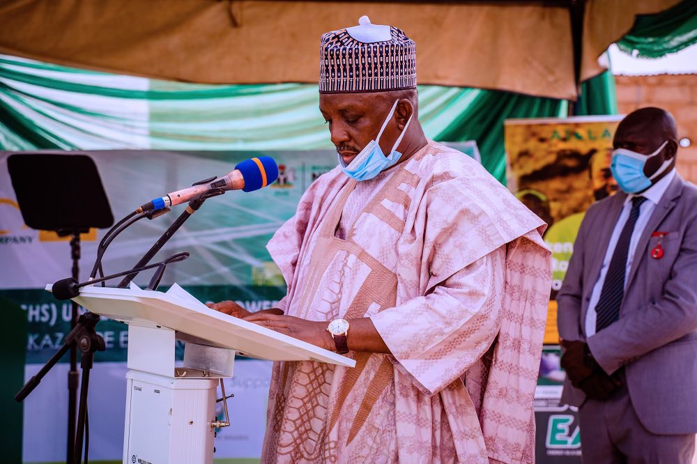 arkazaure's tweet photo. Yesterday was a great day in Kazaure Emirate,JG as continue to see the fruits President Buhari’s plan to electrify all Nigerians @ProfOsinbajo @Badaru_Abubakar @EngrSMamman @modisalihijo on hand to launch 1000 connections at Jangefe driven by a private developer A Solar and NDPHC https://t.co/tSiVr8mFCL