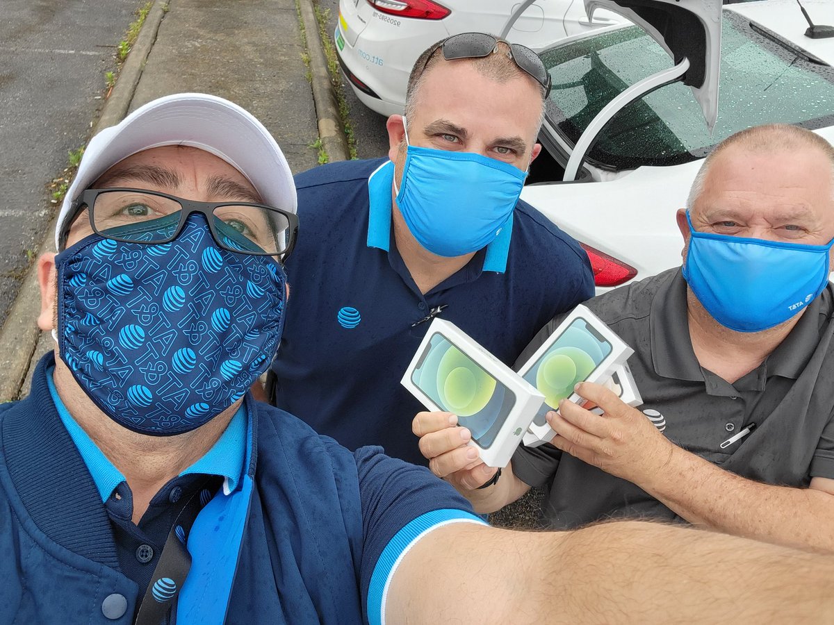 My guys told me they needed phones to make some deals come together,  we got up at the crack of dawn and solved the problem!!! #teamworkmakesthedreamwork <a href="/SoutheastIHX/">Southeast Hustlers IHX 👑🔆</a>
<a href="/AmberAdkins1989/">Amber Adkins</a> @ihx_ryan