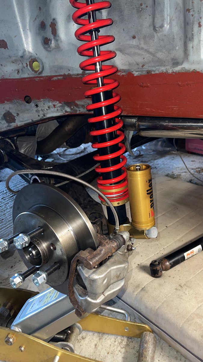 We had a very exciting delivery yesterday from Proflex, this set is the first ever in the world for the Corsa D as well!