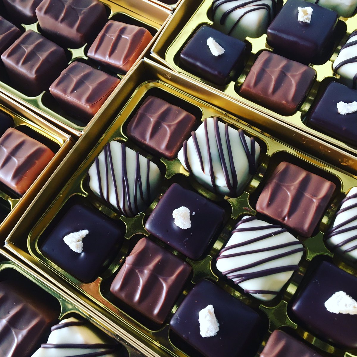 Boxing up some delicious chocolate coated fudge ready for <a href="/TemeValley/">Teme Valley Market</a> market tomorrow at <a href="/The_Talbot/">The Talbot</a> 😋 #fudge #farmersmarket #worcestershire #chocolates