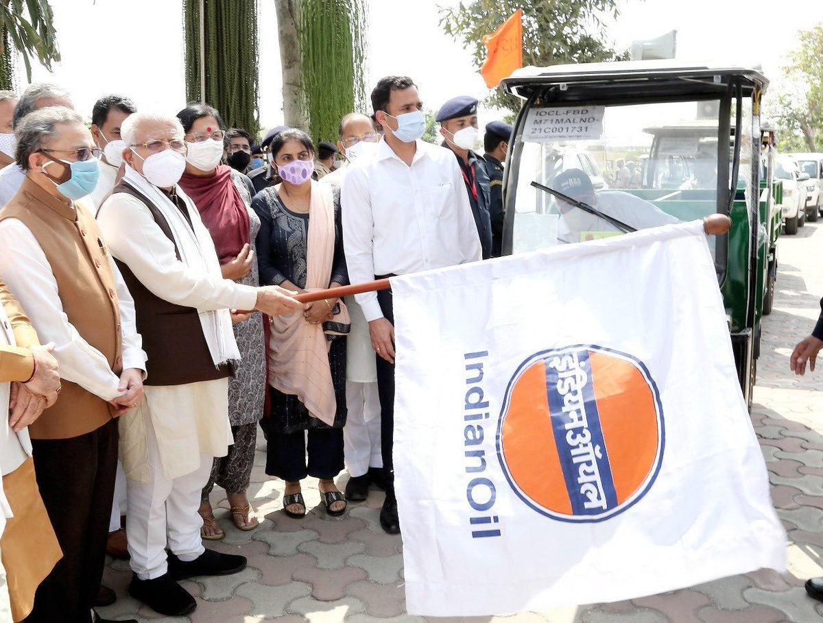 cmohry's tweet photo. मुख्यमंत्री श्री @mlkhattar ने आज फरीदाबाद हूडा कन्वेंशन हॉल में आयोजित कॉर्पोरेट सोशल रिस्पांसिबिलिटी (CSR) की बैठक में उद्योगपतियों के साथ बैठक की।

इस बैठक के उपरांत इंडियन ��यल द्वारा कूड़ा ढोने के लिए 20 इलेक्ट्रिक व्हीकल्स को भी हरी झंडी दिखाई। https://t.co/CJas5kXttG