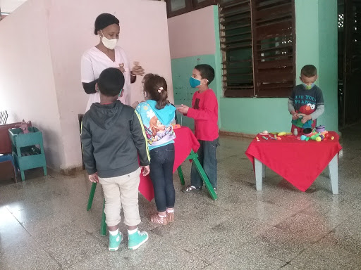 LaCmkc's tweet photo. Los Círculos Infantiles cumplen hoy 60 años, instituciones q surgieron por la iniciativa de Vilma Espín y llevan seis décadas favoreciendo con su accionar la plena integración de las madres trabajadoras en la sociedad y  la educación de las más jóvenes generaciones. ¡FELICIDADES! https://t.co/Q6x5t6LMKg