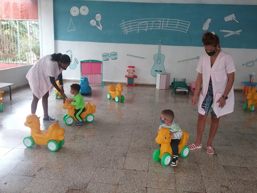 LaCmkc's tweet photo. Los Círculos Infantiles cumplen hoy 60 años, instituciones q surgieron por la iniciativa de Vilma Espín y llevan seis décadas favoreciendo con su accionar la plena integración de las madres trabajadoras en la sociedad y  la educación de las más jóvenes generaciones. ¡FELICIDADES! https://t.co/Q6x5t6LMKg