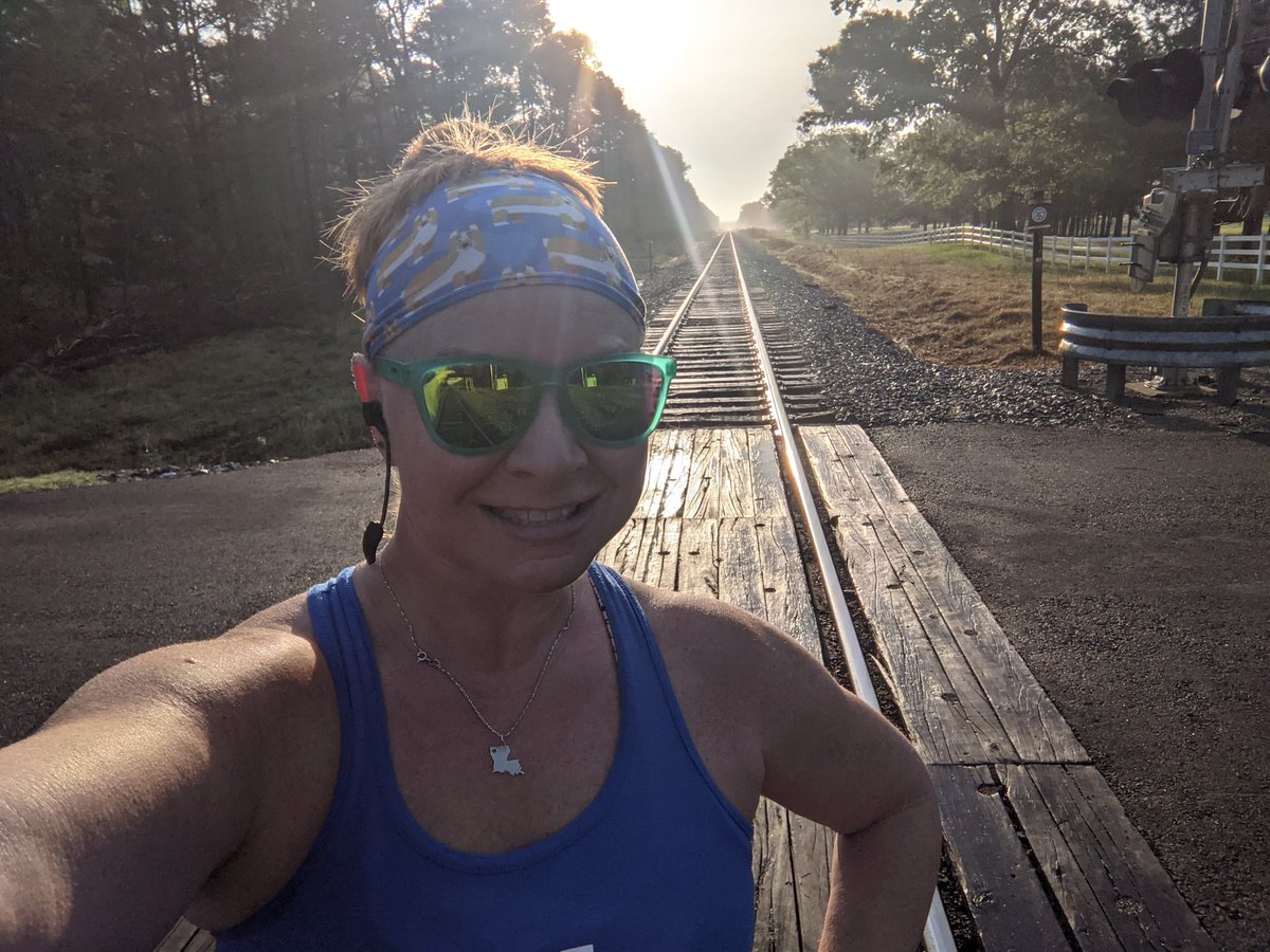 WrittenNRed's tweet photo. Not sure what side of the tracks I'm staying on but I figured I'd run to the other side for fun this morning. #RuralRunning https://t.co/Z069JSUzkK