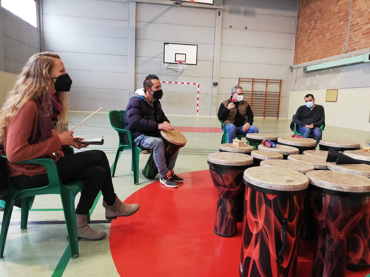 soniafontb's tweet photo. Hem passat una estona fantàstica comunicant-nos amb el llenguatge musical. Agraïts @orquestraOJC de fer-ho possible i molt contentes d'engegar aquest projecte. https://t.co/HhdDYa5y5k