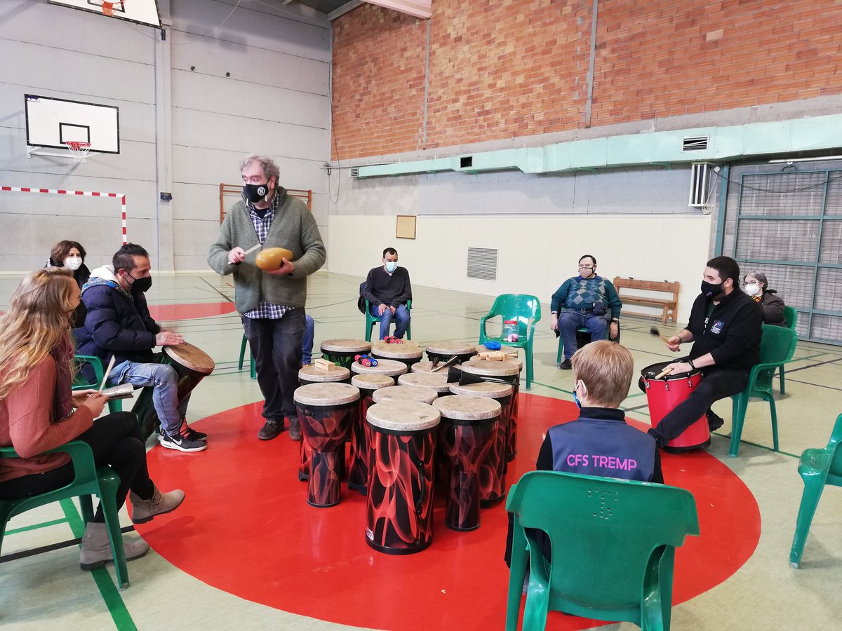 soniafontb's tweet photo. Hem passat una estona fantàstica comunicant-nos amb el llenguatge musical. Agraïts @orquestraOJC de fer-ho possible i molt contentes d'engegar aquest projecte. https://t.co/HhdDYa5y5k