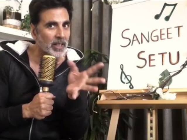 Deepshikha_Akki's tweet photo. @akshaykumar hosted a 3 Days Virtual Musical Concert #SangeetSetu last year where India's 18 Top Singers performed to give hope to people in tough times of COVID-19
He's always there for supporting a good cause ๐ฏ
#GetWellsoonAkshayKumar
#1YearOfSangeetSetu
@SangeetSetuIn https://t.co/M33HYVhnY0