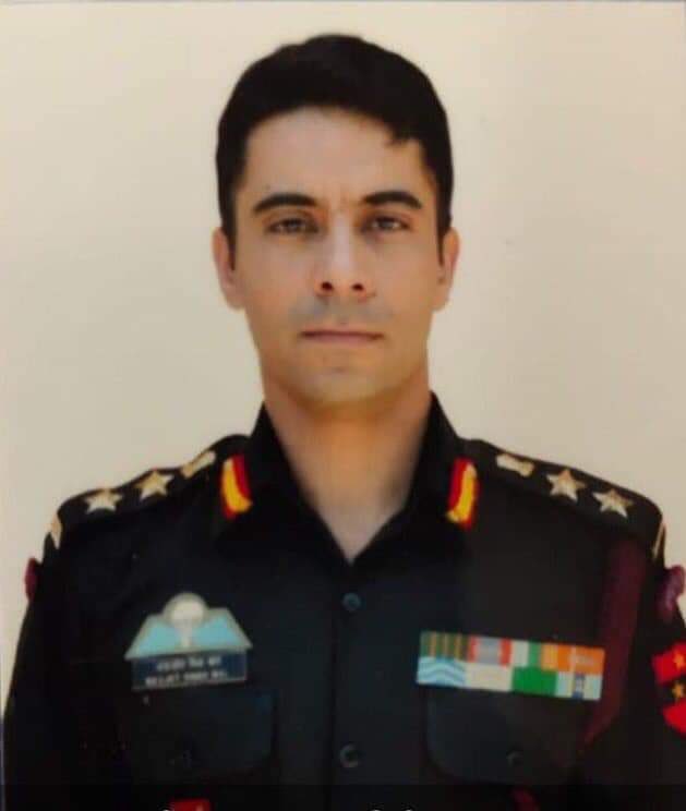 majorarvind's tweet photo. Having lost an arm to cancer, Col Navjot Singh Bal continued to serve in 2 Para as the commanding officer and also learnt to fire with his left hand.
COLONEL NAVJOT SINGH BAL,SHAURYA CHAKRA, lost his battle to cancer on this day in 2020.
#IndianArmy 🙏🏻 https://t.co/kDSyRpSY8P