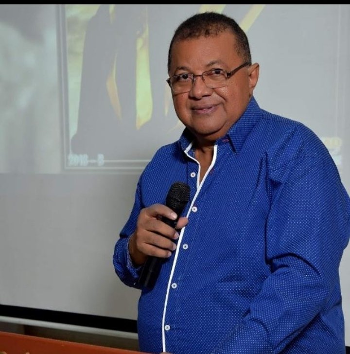 Hoy de onomástico un amigo de muchos años, un artista como compositor y de las letras, alegre como el solo. Gran periodista y locutor, pero mejor persona, por todo esto <a href="/WilliamRosadoR/">William Rosado Rinco</a> te deseo largura de vida, llena de amor, dinero y salud. Que los cumplas feliz muy feliz.