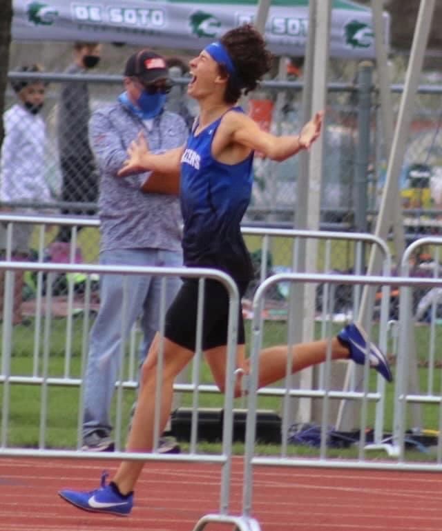 At the Olathe Invitational <a href="/quenton_walion/">Quenton Walion</a> dropped a 4:19.98 1600m which is the fastest in 6A boys time since Pierce Flanders of Washburn Rural in 2017 (4:19.40). This pic sums it up. All the adversity, pain, hard work, dedication to nutrition, sacrifices. That’s the pay off.