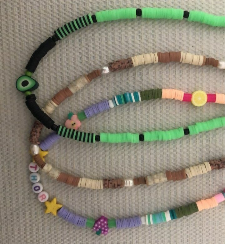 BU GÜZEL KOLYELERE SAHİP OLMAK İSTER MİSİNİİİZ?😍 İNSTAGRAMDAN BANA YAZ İSTEDİĞİN MODELİ YAPAYIIM.(100TL-SONSUZ) SADECE KOLYE DEĞİL, BİLEKLİK, TELEFON AKSESUARI DA OLUUR. HAVUÇ'A DESTEK OLACAK🥕🧡 İNSTAGRAM: esrapekesen