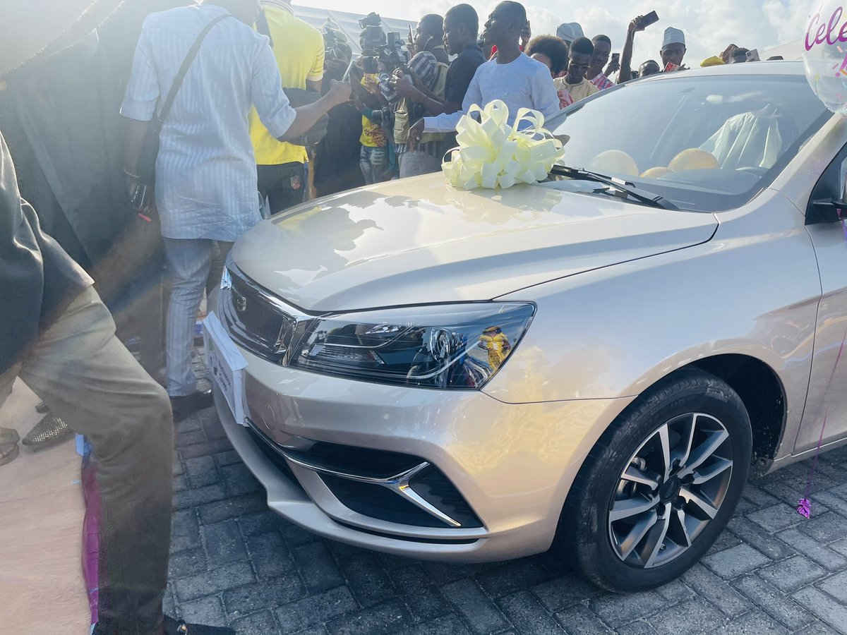 UnclePamilerin's tweet image. Arole got a car as wedding gift