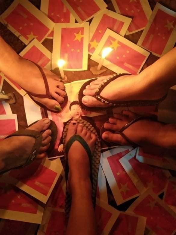 HninJeon's tweet photo. Mudon citizens burned the china flag &amp; photos of Xi Jinping for the abhorrent actions of #CCP who's helping dictators who killed innocent lives brutally. 
Dictators help Dictators.
#CCP_is_terrorist #MilkTeaAlliance 
#WhatsHappeningInMyanmar 
#Apr10Coup https://t.co/vSF5uzlJa6