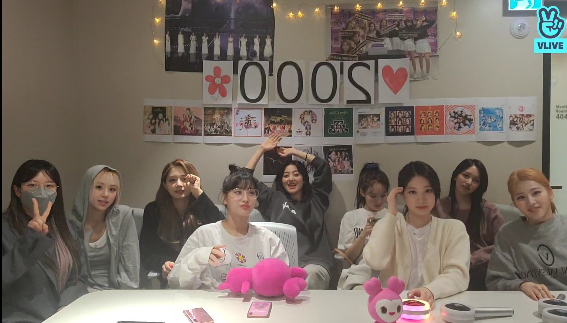 Sk Twice Started Their Vlive Ot9 On Their 00th Day T Co Ahw4w2u0hq Twice 트와이스 Everyday With Twice 트와이스와 함께한 00일의 기억 T Co Df4l9lrdc1 Twitter