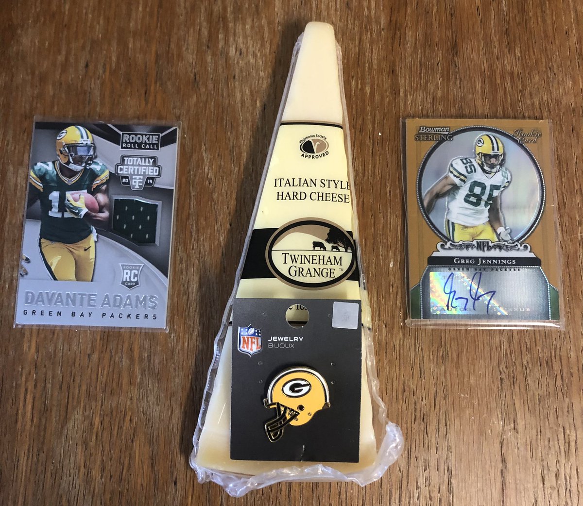 clairedabear85's tweet photo. #Packers #HardCheese #NFLGIVEAWAY For a chance to #win this #prize bundle you MUST be following BOTH @clairedabear85 &amp; @victorysportsuk &amp; RT this link. This #Giveaway will run till the 16/4 &amp; is open 2 ALL #NFL fans globally #GrinAndBearIt #NoPackNo https://t.co/gaRNWQyhJu