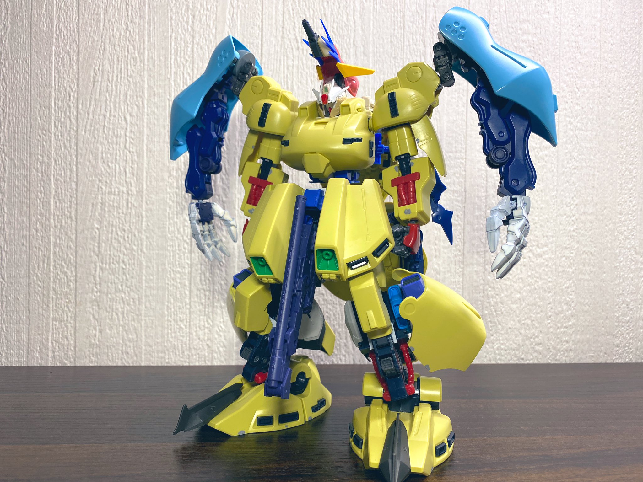 出戻り ガンプライフ Twitterren ジ Oガンダム化やっと筋彫りと合わせ目消しに入ります スジボリ堂さんで筋彫りガイド買ってみたのでさっそく使ってみます 今回も秘密がいっぱいの機体に仕上がりました 詳細はyoutubeでw ガンダム ガンプラ改造 ガンプラ