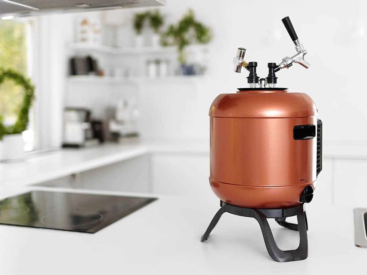 The <a href="/MyMiniBrew/">MiniBrew</a> Craft Smart #Beer Machine thegadgetflow.com/portfolio/smar… Great for beer lovers and craft beer enthusiasts, the MiniBrew Craft has a simple, modern design that will look great anywhere. #partymusthave