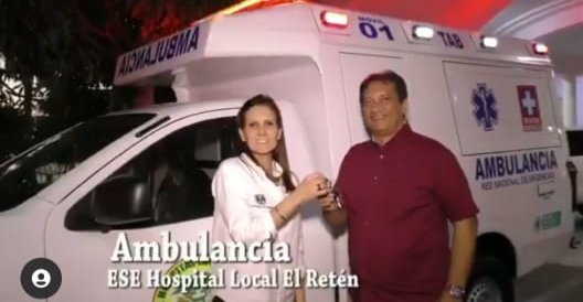 Otra mentiras del mitomano <a href="/carlosecaicedo/">Carlos Caicedo</a> quien dijo q en las administraciones anteriores no habían entregado ambulancias. En el gobierno de <a href="/cotes_rosa/">Rosa Cotes</a> me encontré estos registros de prensa, 28 ambulancias entregadas, sin tarima, sin show, y puestas en servicio a la comunidad!
