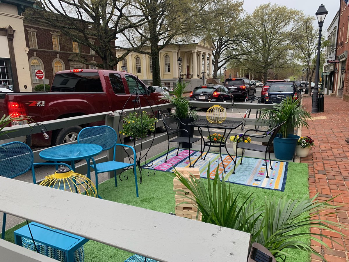 seanmpolster's tweet photo. If you’re weekend plans include visiting #oldtown in the @TOWarrenton make sure you let us know what you think about the new #parklet set up for Tuesday’s Council meeting.  Thanks to our amazing staff for making this happen. #lovemytown #strongtown #COVID19 https://t.co/nDBm6KLLK9