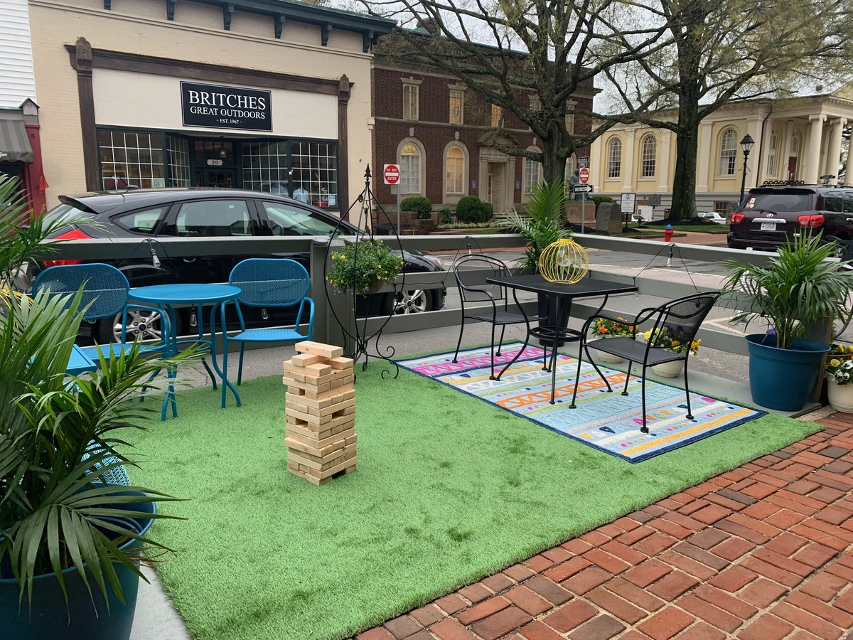 seanmpolster's tweet photo. If you’re weekend plans include visiting #oldtown in the @TOWarrenton make sure you let us know what you think about the new #parklet set up for Tuesday’s Council meeting.  Thanks to our amazing staff for making this happen. #lovemytown #strongtown #COVID19 https://t.co/nDBm6KLLK9