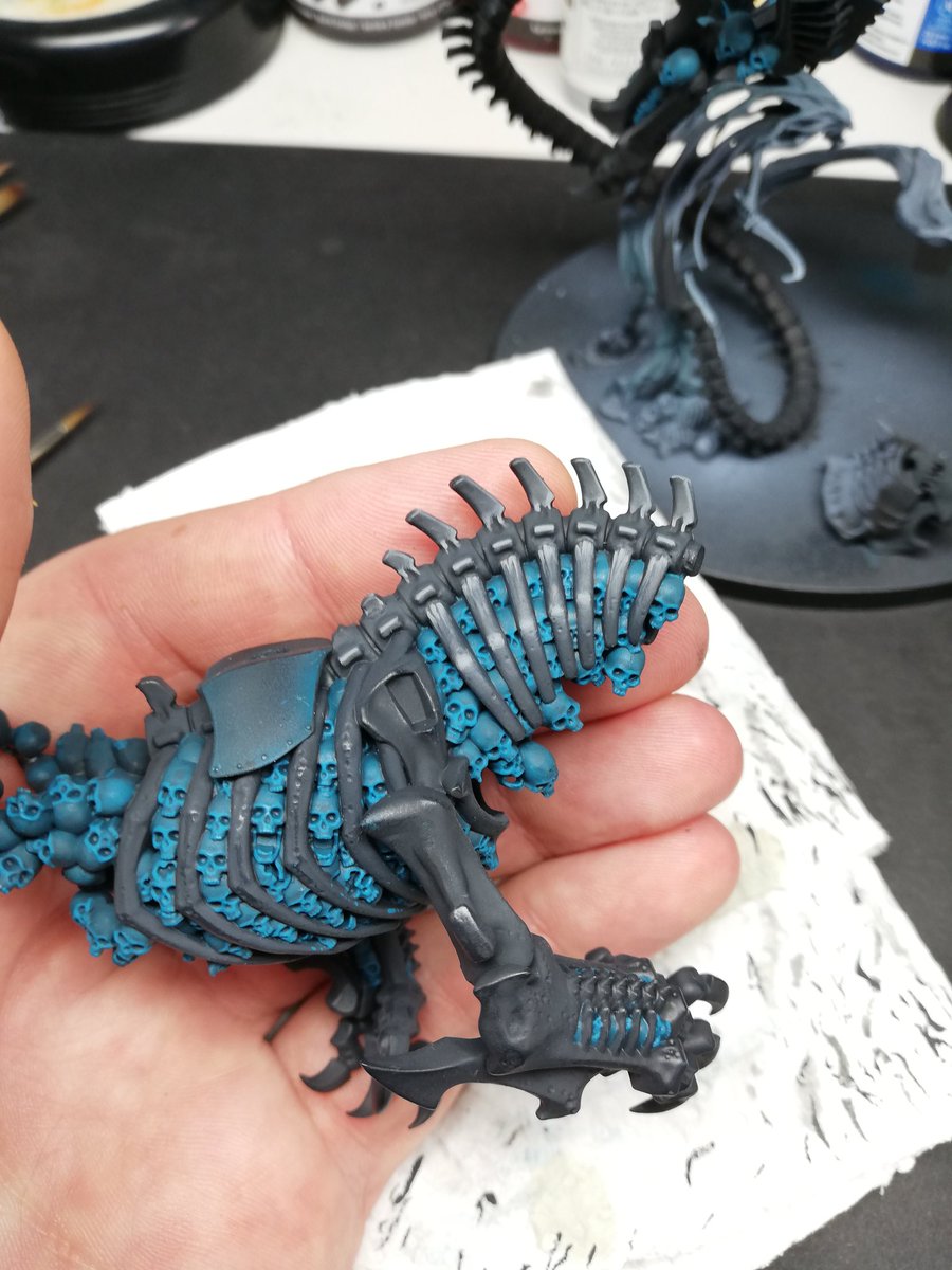 ronin_about's tweet photo. I'm spending today getting some transitions down on #Nagadron. Im by no means a quick painter, and this model will probably take me an age to finish π #Warmongers #WarhammerCommunity #neferata #ageofsigmar #soulblight #death https://t.co/MjlyUFncGx