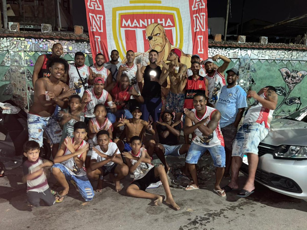 FcManilha's tweet photo. Existem alguns dias em que deixamos de ser apenas um para me tornar algo maior, uma torcida inteira, enviando energias para jogadores que estão em uma luta pacífica para nos trazer momentos de alegria.
#Somostodosmanilha #pcima #retafinal 🔴⚪ https://t.co/gHbc28ctiN